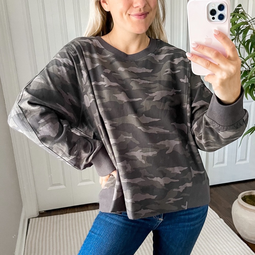 NWT Athleta Farallon Printed Sweatshirt in Camo - Retail $89